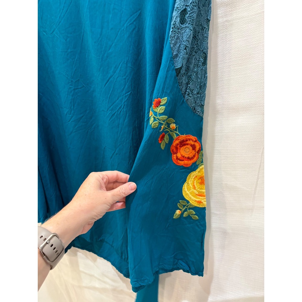 Southern Stitch Teal Floral Embroidered Lace Shoulder V-Neck Tunic Top Large - Picture 4 of 8